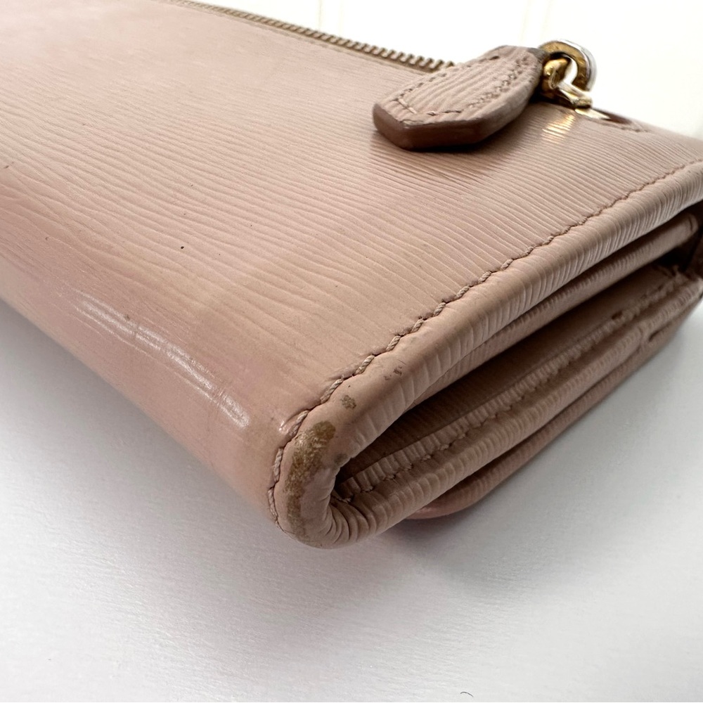 Pre-loved Prada Vitello Move long wallet in the color Cipria with Gold Logo - Picture 5 of 16